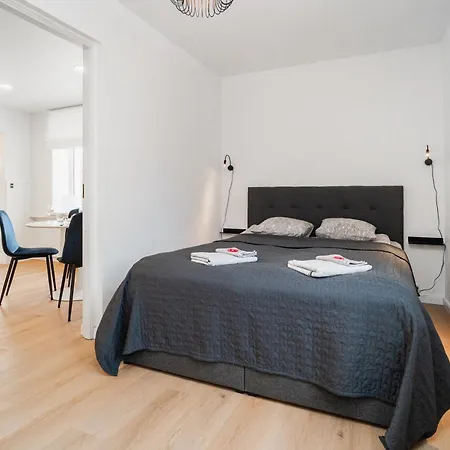 Center Maneezi Apartman